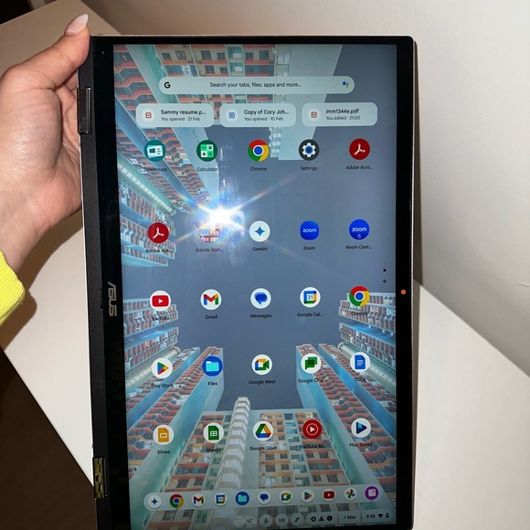 Black USB-C Power Adapter - Picture 5 of 15